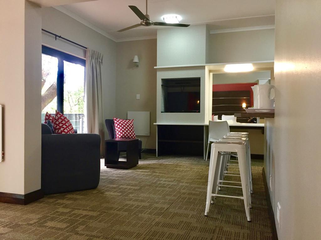 The Hub Boutique Hotel Port Elizabeth Extérieur photo